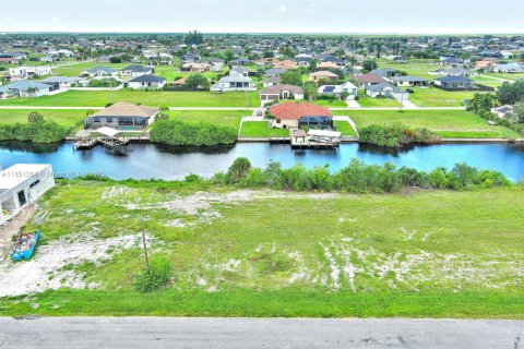 Купить земельный участок в Кейп-Корал, Флорида № 2022465 - фото 12