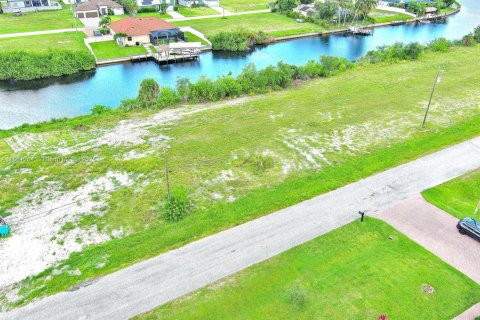 Купить земельный участок в Кейп-Корал, Флорида № 2022465 - фото 14