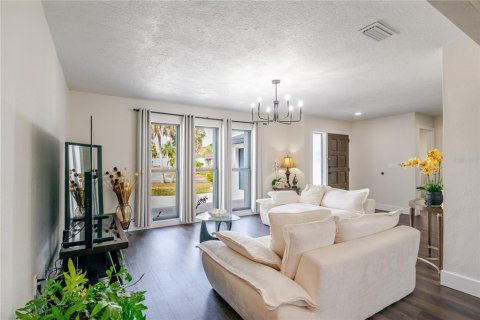 Casa en venta en New Port Richey, Florida, 3 dormitorios, 159.23 m2 № 2166366 - foto 11
