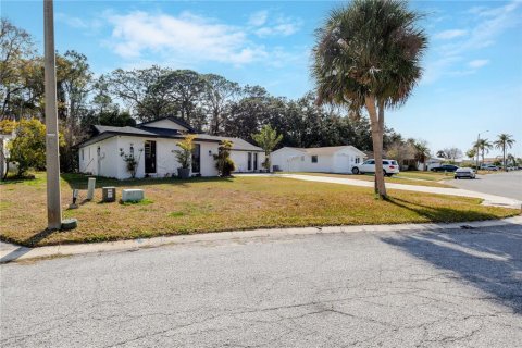 Casa en venta en New Port Richey, Florida, 3 dormitorios, 159.23 m2 № 2166366 - foto 3