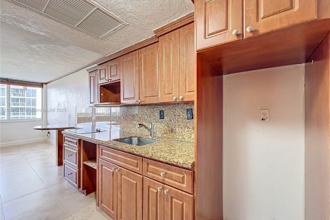 Copropriété à vendre à Sunny Isles Beach, Floride: 33.44 m2 № 1955748 - photo 8