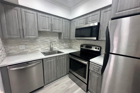 Copropriété à louer à Miami, Floride: 2 chambres, 84.08 m2 № 2048258 - photo 2