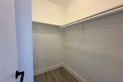 Copropriété à louer à Miami, Floride: 2 chambres, 84.08 m2 № 2048258 - photo 8