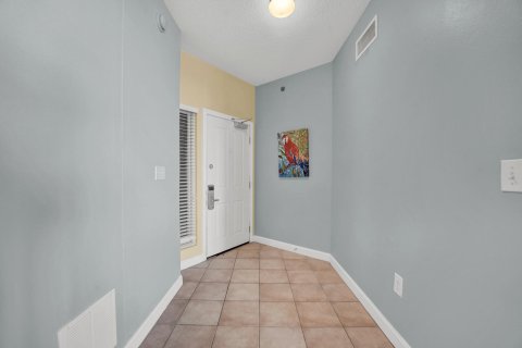 Condo in Panama City Beach, Florida, 2 bedrooms  № 560771 - photo 1