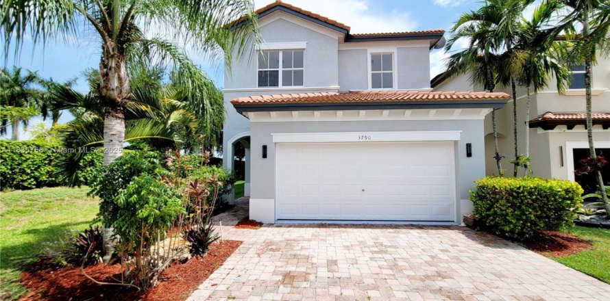 House in Homestead, Florida 4 bedrooms, 199.37 sq.m. № 1822061