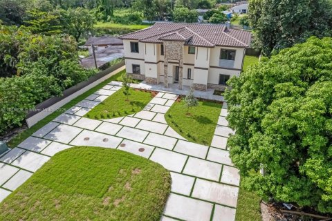 Casa en alquiler en Miami, Florida, 4 dormitorios, 135.08 m2 № 1980981 - foto 15