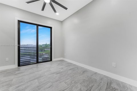 Casa en alquiler en Miami, Florida, 4 dormitorios, 135.08 m2 № 1980981 - foto 26