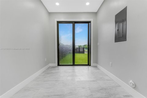 Casa en alquiler en Miami, Florida, 4 dormitorios, 135.08 m2 № 1980981 - foto 10