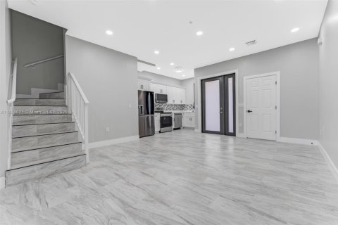 Casa en alquiler en Miami, Florida, 4 dormitorios, 135.08 m2 № 1980981 - foto 5