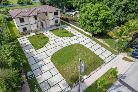 Casa en alquiler en Miami, Florida, 4 dormitorios, 135.08 m2 № 1980981 - foto 16