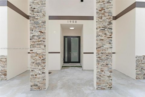 Casa en alquiler en Miami, Florida, 4 dormitorios, 135.08 m2 № 1980981 - foto 3