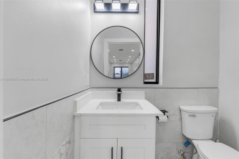 Casa en alquiler en Miami, Florida, 4 dormitorios, 135.08 m2 № 1980981 - foto 13