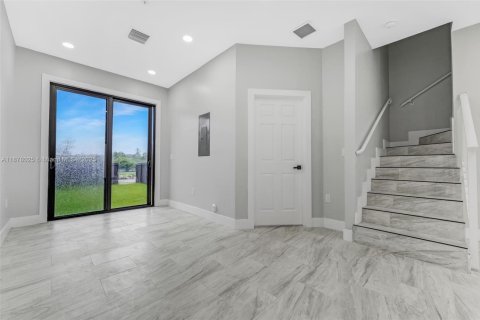 Casa en alquiler en Miami, Florida, 4 dormitorios, 135.08 m2 № 1980981 - foto 6