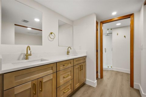 Condo in Orlando, Florida, 3 bedrooms № 2222502 - photo 16