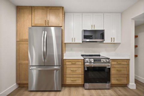 Condo in Orlando, Florida, 3 bedrooms № 2222502 - photo 8