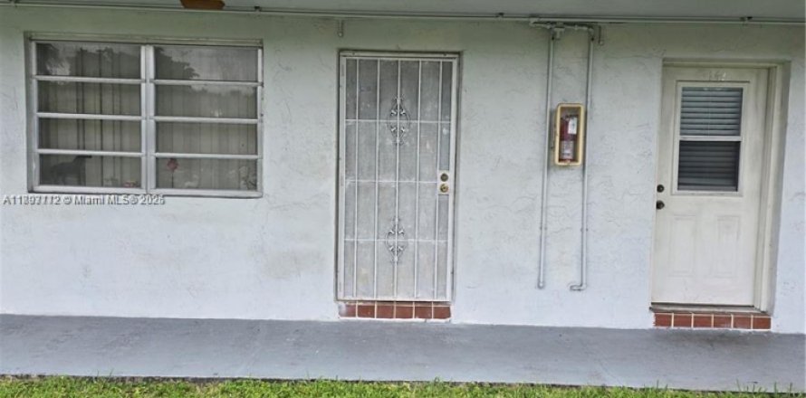 Кондоминиум с 1 спальней в Майами-Гарденс, Флорида № 2012107