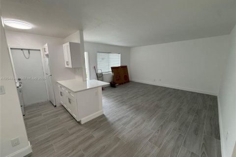 Apartment in Miami, Florida 1 bedroom № 2184661 - photo 5