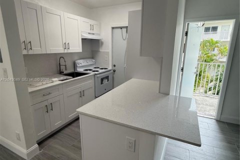 Apartment in Miami, Florida 1 bedroom № 2184661 - photo 4