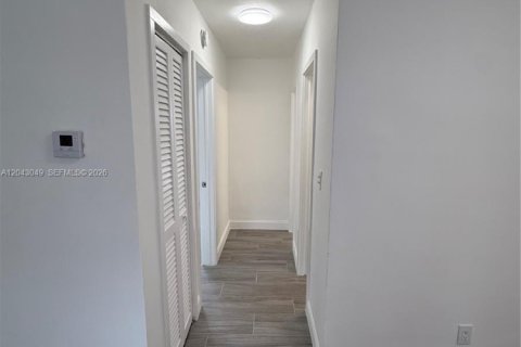 Apartment in Miami, Florida 1 bedroom № 2184661 - photo 10
