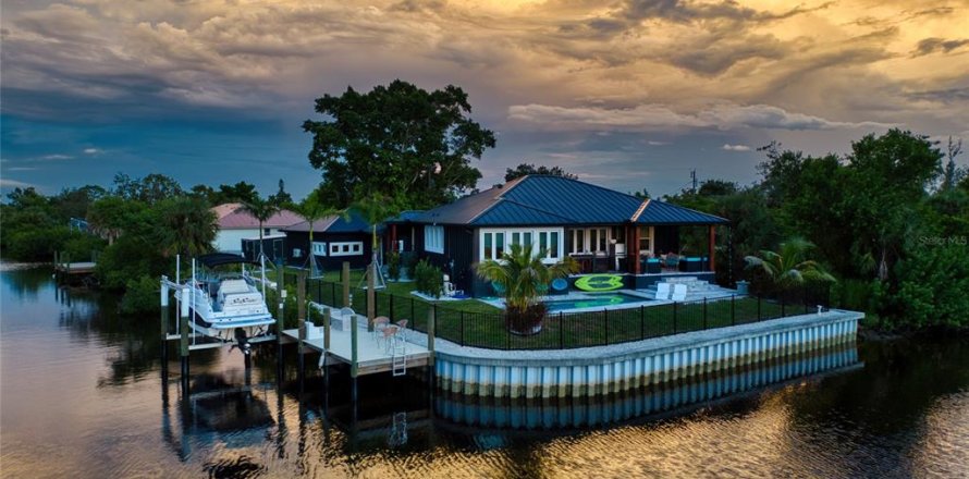 House in Punta Gorda, Florida 3 bedrooms, 182.74 sq.m. № 1898911