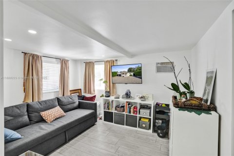 Купить виллу или дом в Майами, Флорида 3 спальни, 112.41м2, № 1942396 - фото 15