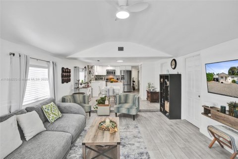 Купить виллу или дом в Майами, Флорида 3 спальни, 112.41м2, № 1942396 - фото 2