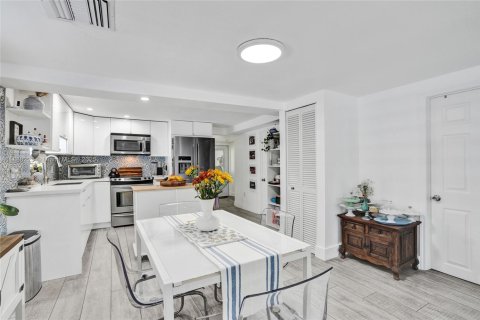 Купить виллу или дом в Майами, Флорида 3 спальни, 112.41м2, № 1942396 - фото 7