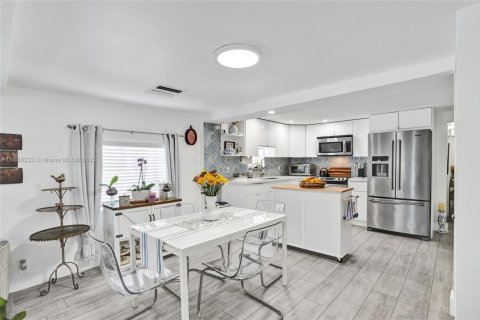 Купить виллу или дом в Майами, Флорида 3 спальни, 112.41м2, № 1942396 - фото 8