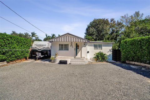 Купить виллу или дом в Майами, Флорида 3 спальни, 112.41м2, № 1942396 - фото 1