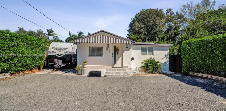 Дом в Майами, Флорида 3 спальни, 112.41м2 № 1942396