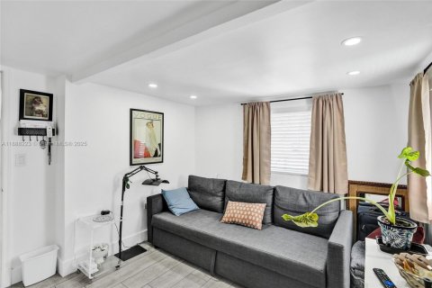 Купить виллу или дом в Майами, Флорида 3 спальни, 112.41м2, № 1942396 - фото 16