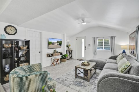 Купить виллу или дом в Майами, Флорида 3 спальни, 112.41м2, № 1942396 - фото 5