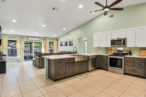 Casa en venta en Port St. Lucie, Florida, 3 dormitorios, 170.01 m2 № 2001866 - foto 2