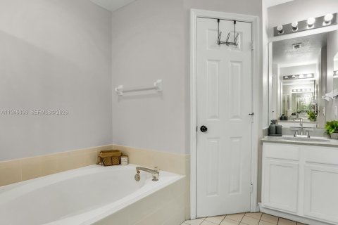 Casa en venta en Port St. Lucie, Florida, 3 dormitorios, 170.01 m2 № 2001866 - foto 16