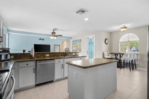 House in Homestead, Florida 4 bedrooms, 260.03 sq.m. № 1714726 - photo 24