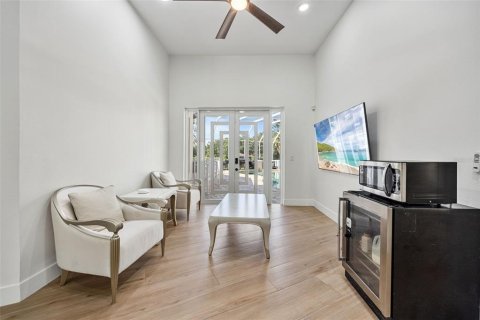 House in Lutz, Florida 4 bedrooms, 484.95 sq.m. № 1838859 - photo 21