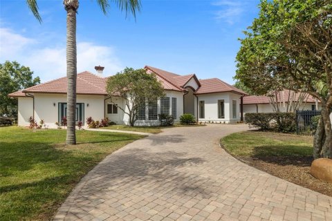 House in Lutz, Florida 4 bedrooms, 484.95 sq.m. № 1838859 - photo 8