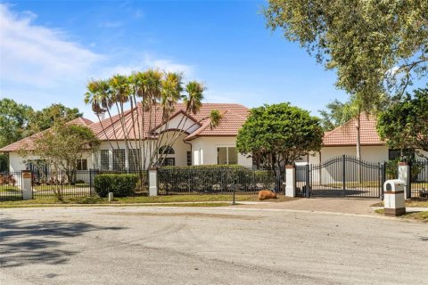 House in Lutz, Florida 4 bedrooms, 484.95 sq.m. № 1838859 - photo 10