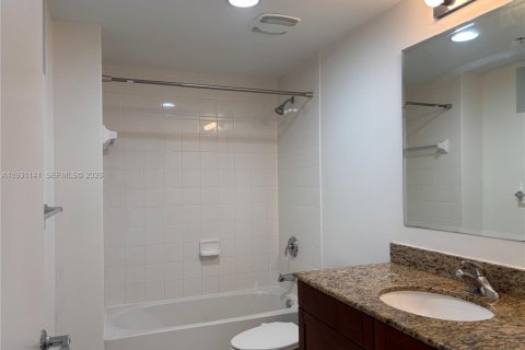 Снять в аренду кондоминиум в Майами, Флорида 1 спальня, 78.22м2, № 1999859 - фото 8