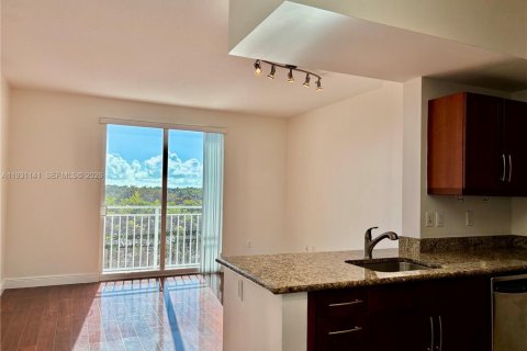 Снять в аренду кондоминиум в Майами, Флорида 1 спальня, 78.22м2, № 1999859 - фото 2