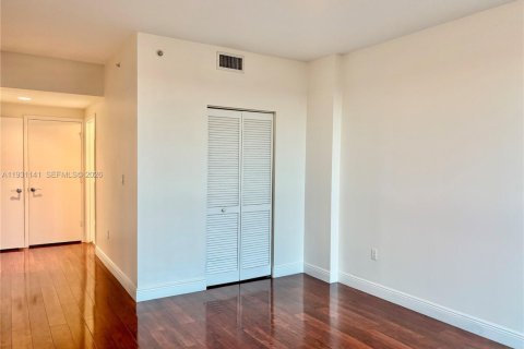 Снять в аренду кондоминиум в Майами, Флорида 1 спальня, 78.22м2, № 1999859 - фото 7