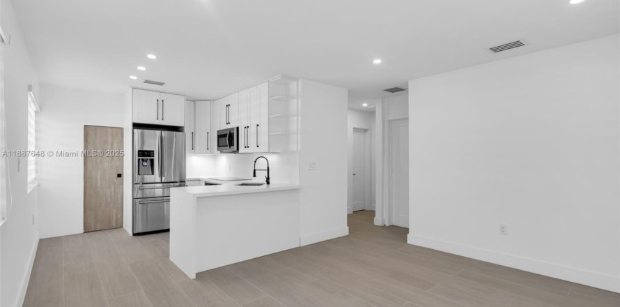 Adosado en Miami, Florida 2 dormitorios, 74.32 m2 № 1933132