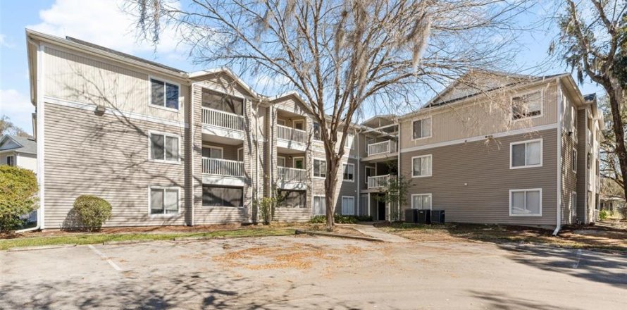 Condo à Gainesville, Floride, 4 chambres № 2103167