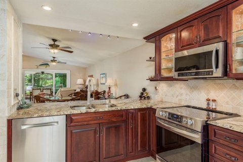 House in Tarpon Springs, Florida 2 bedrooms, 96.71 sq.m. № 1832889 - photo 12