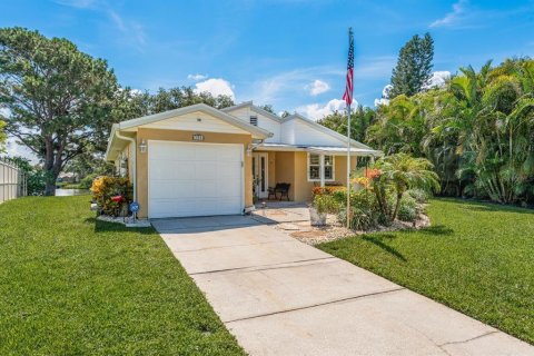 House in Tarpon Springs, Florida 2 bedrooms, 96.71 sq.m. № 1832889 - photo 4