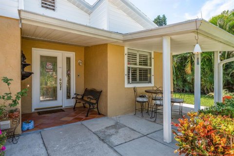 House in Tarpon Springs, Florida 2 bedrooms, 96.71 sq.m. № 1832889 - photo 5