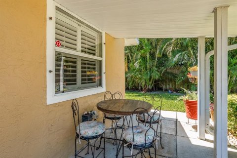 House in Tarpon Springs, Florida 2 bedrooms, 96.71 sq.m. № 1832889 - photo 6