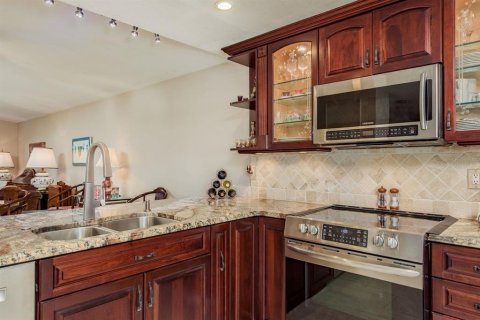 House in Tarpon Springs, Florida 2 bedrooms, 96.71 sq.m. № 1832889 - photo 14