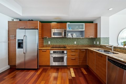 Condo in Aventura, Florida, 2 bedrooms  № 1741330 - photo 9