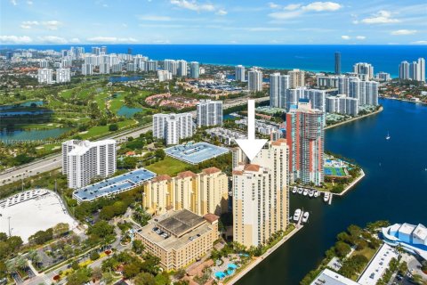 Condo in Aventura, Florida, 2 bedrooms  № 1741330 - photo 1